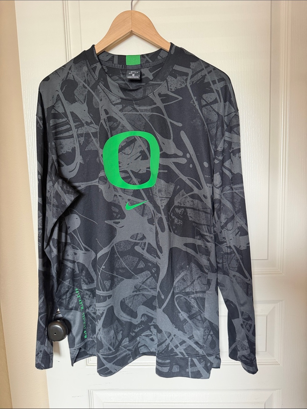 Nike Men’s Long Sleeve Black & Green Graphic Performance Tee OREGON UofO